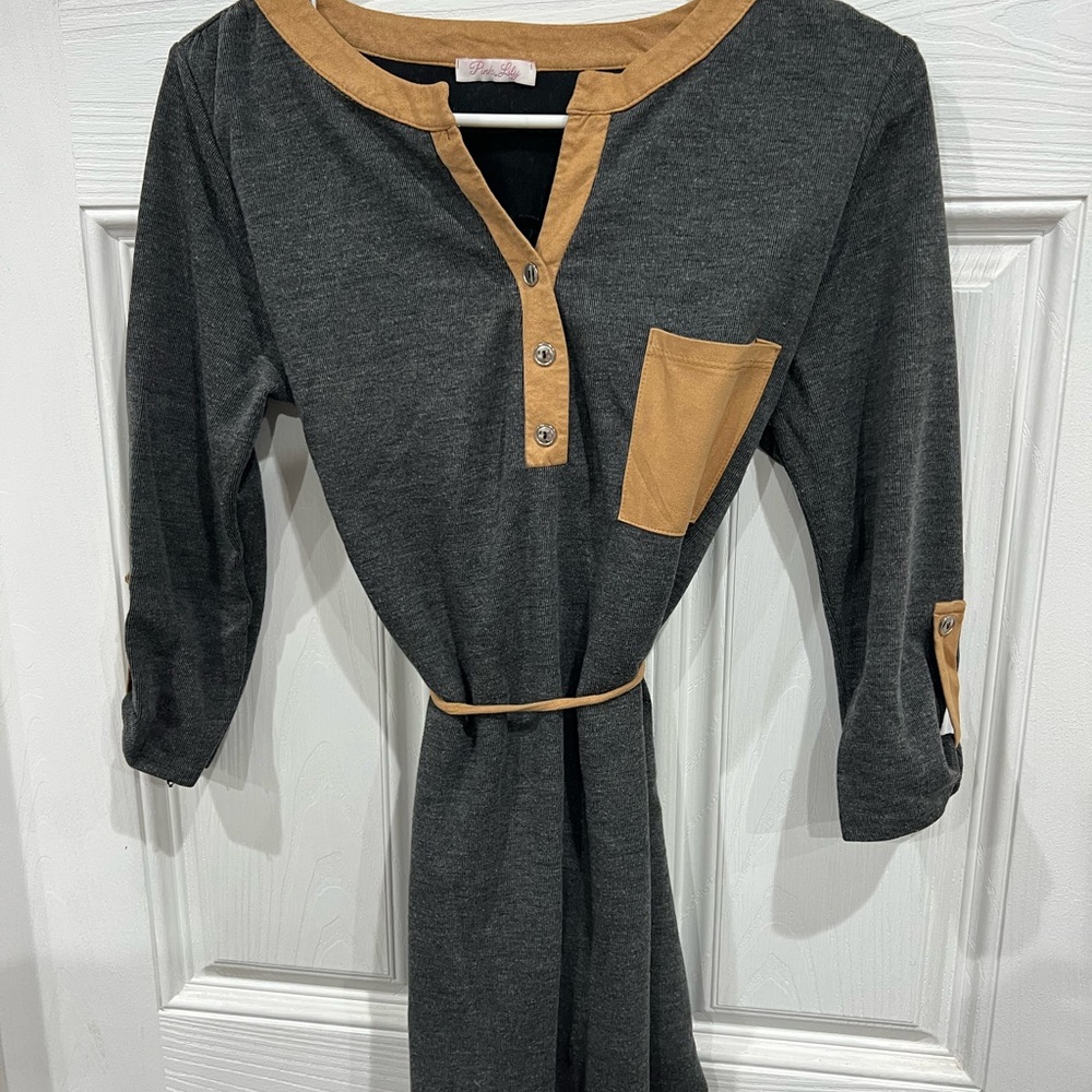 Pink Lily ladies tunic! Very cute w/ a waist belt and buttoned sleeves!